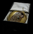 Gustav Klimt Glass ball christmas ornament (box) : The kiss