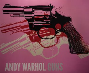 Affiche Warhol, Gun (on pink), 1981-82
