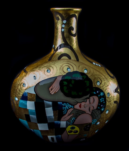 Vase Gustav Klimt en porcelaine dore  la feuille d'or : Le baiser