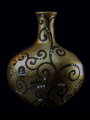 Vase Gustav Klimt en porcelaine dore  la feuille d'or : Le baiser, dtail n1