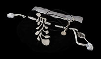 Pendant inspired by the work of Alexander Calder : Branch (silver finish) (detail 1)