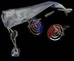 Robert Delaunay earrings : Circles (red & blue), (velvet purse))