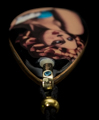 Pendentif de Lempicka : Femme à la colombe, détail n°1