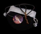 Klimt pendant : Lady with fan (velvet purse)