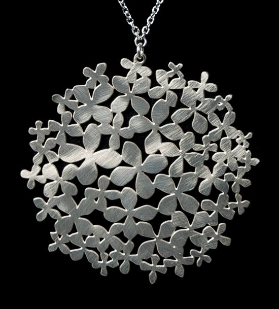 Klimt pendant : Flower Garden (silver finish)