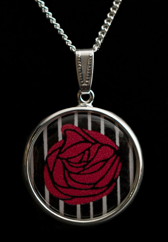 Mackintosh pendant : Lady with Rose