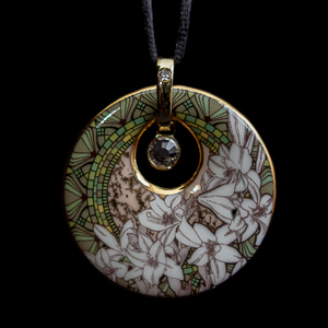 Mucha Jewel : amulett pendant : Lis, Crystal Circle