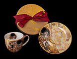 Gustav Klimt cup and saucer : The kiss
