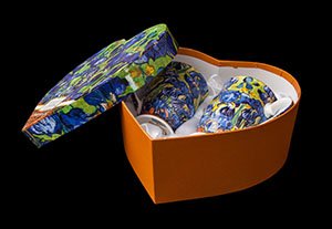 Carmani : Dúo de tazas (caja Corazón) Van Gogh : Lirios
