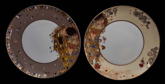 Duo d'assiettes bicolores Gustav Klimt, Le baiser, (Goebel)