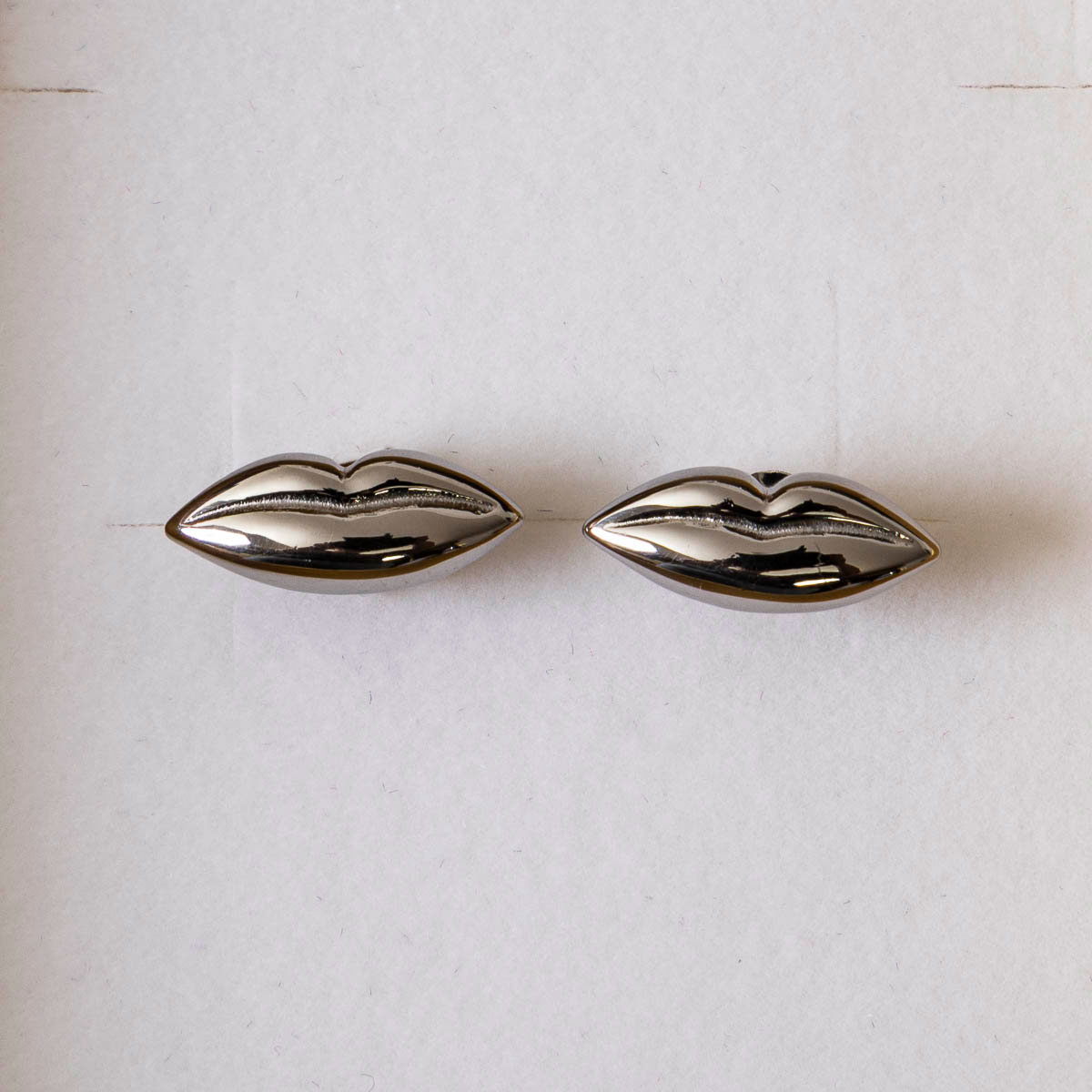 Boucles d’Oreilles d’après Salvador Dali : 'Lèvres' (détail n°5)