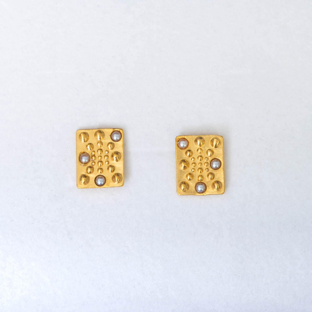 Boucles d'oreilles d’après Salvador Dali : 'Sphères' (détail n°2)