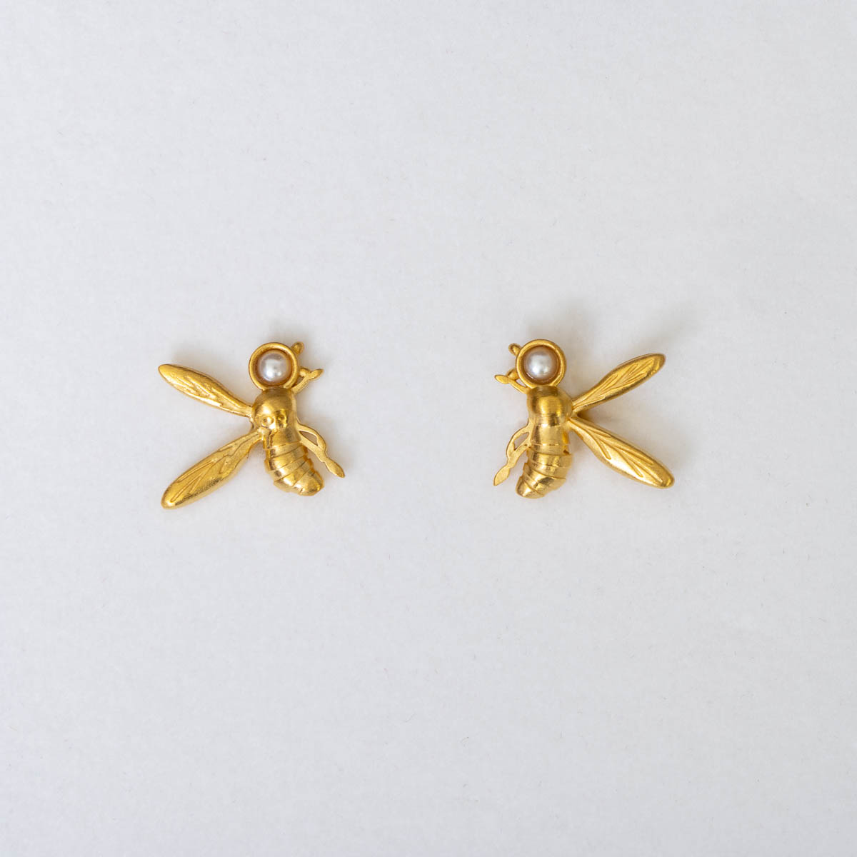 Boucles d'oreilles d’après Salvador Dali : 'Abeille' (détail n°2)