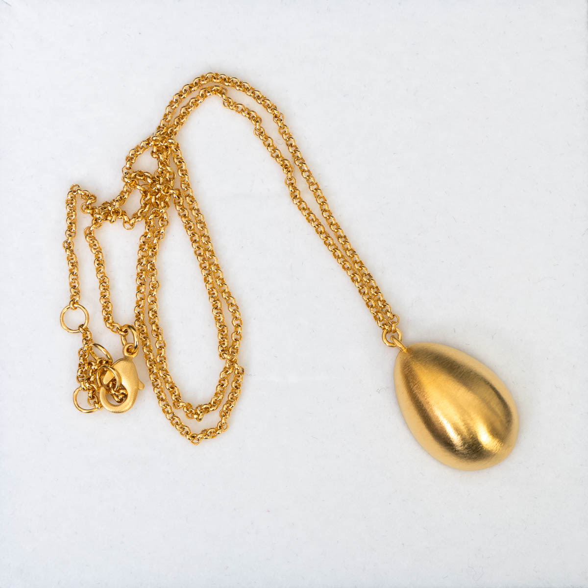 Pendentif d’après Salvador Dali : 'Oeuf' (détail n°2)