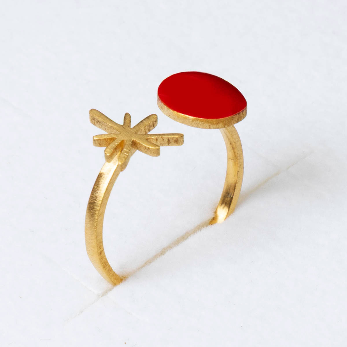 Anello ispirato a Joan Mirò: Stella, sole rosso (dettaglio n°1)