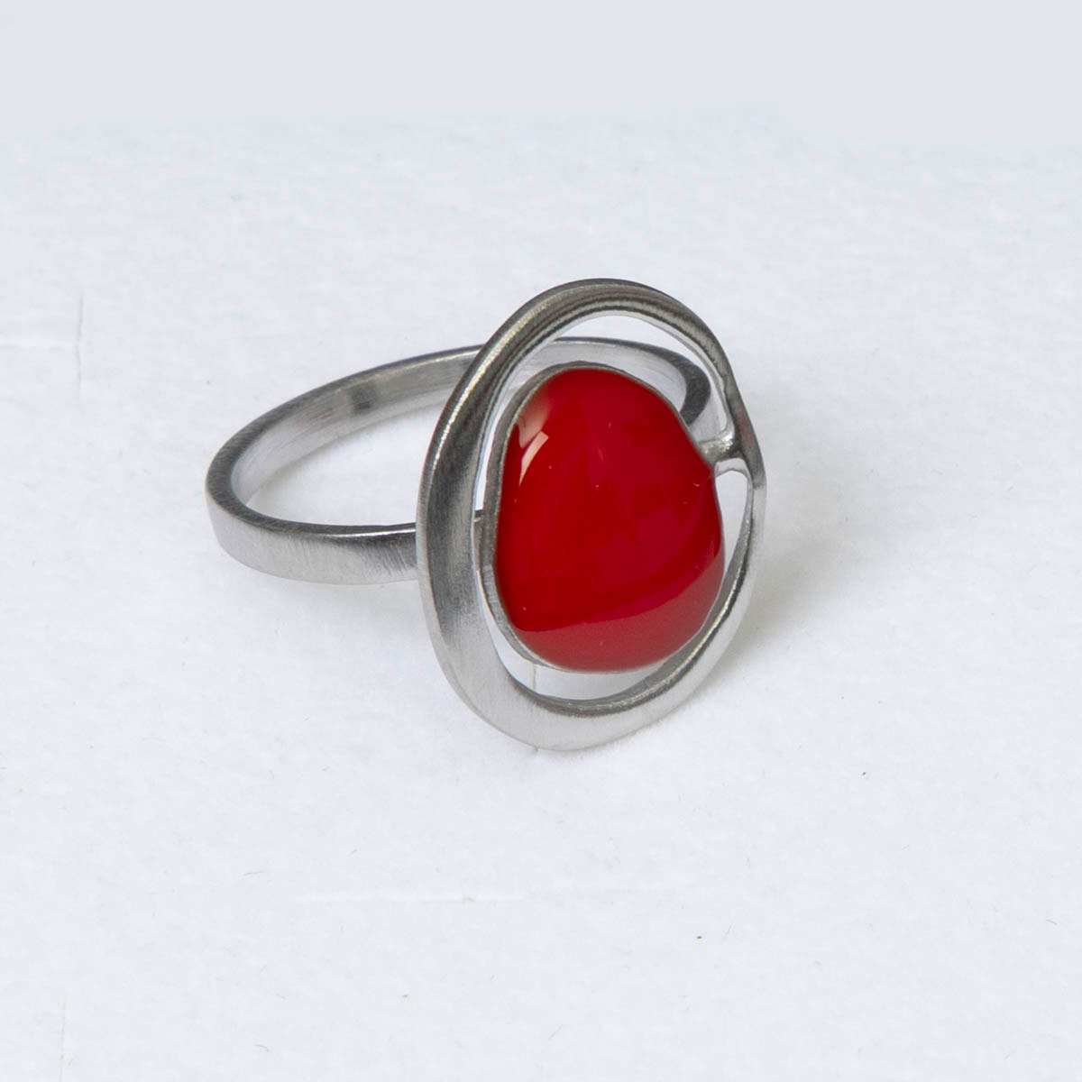 Anello ispirato a Joan Miro: Sole rosso (dettaglio n°1)