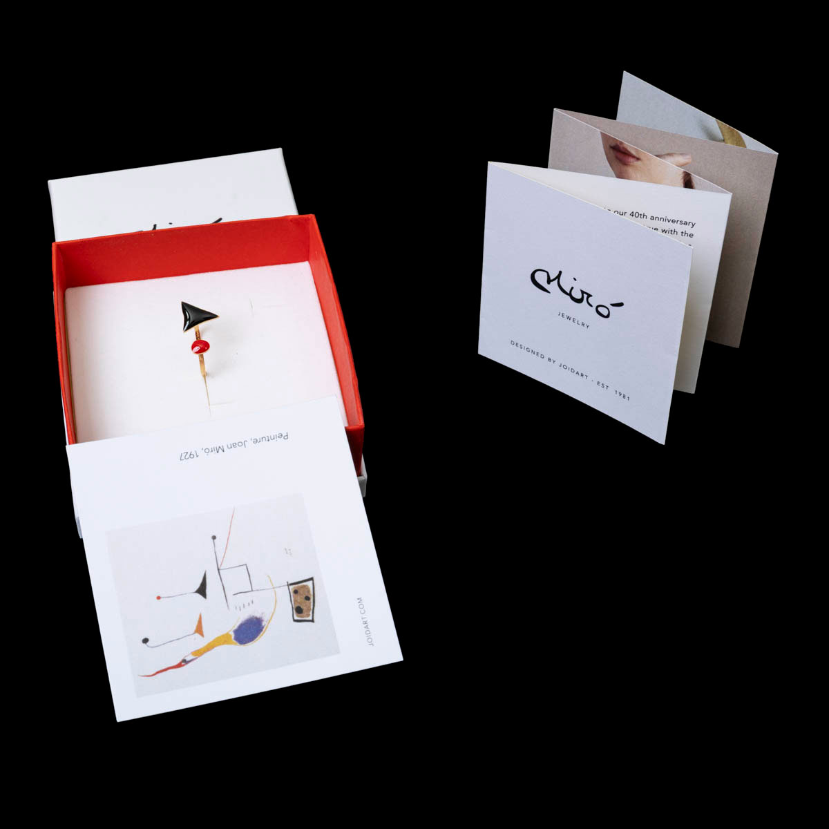 Anello ispirato a Joan Miro: Triangolo nero (dettaglio n°2)