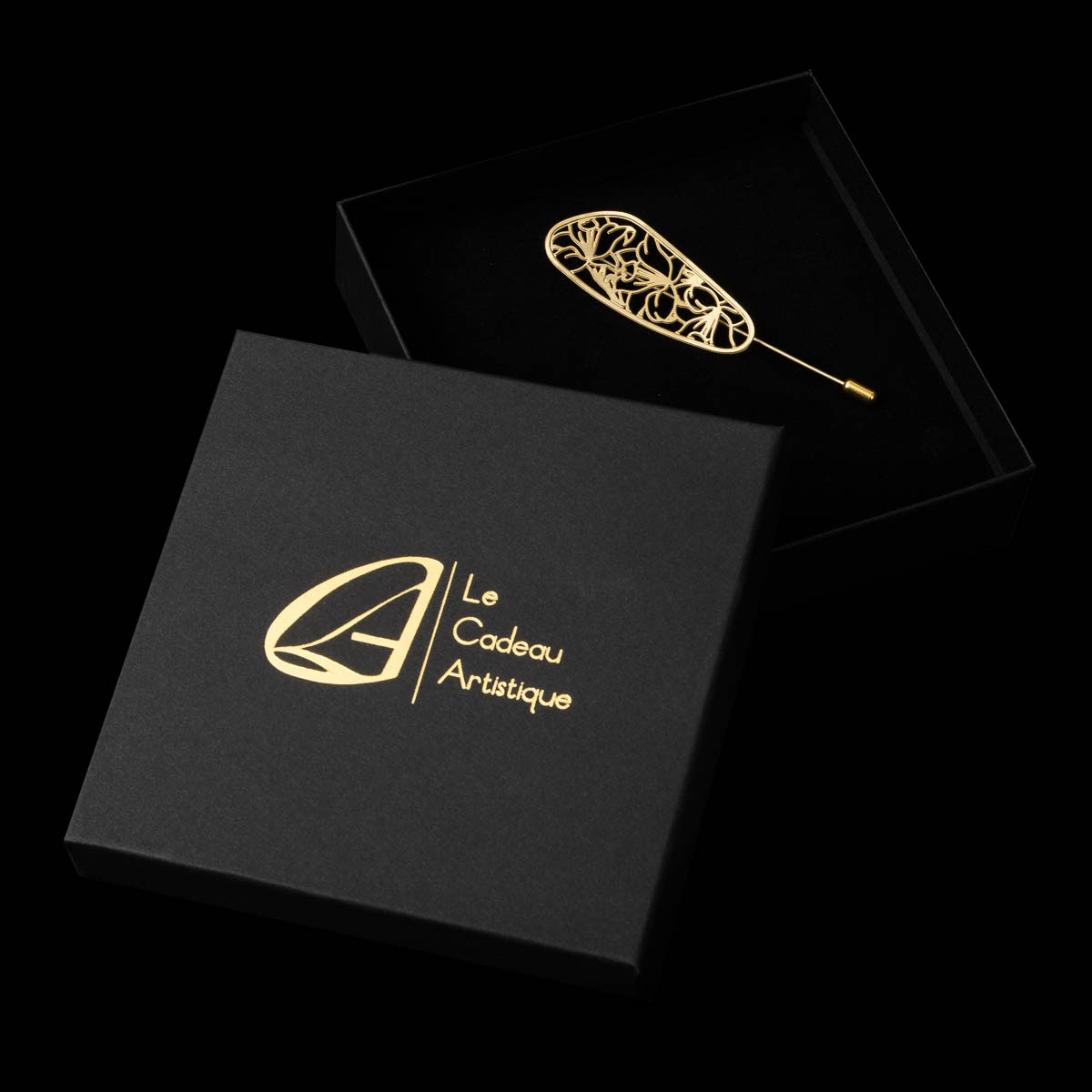 Alphonse Mucha brooch : Floral patterns (gold finish) (detail n°1)