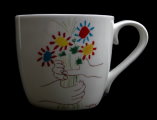 Mug Pablo Picasso en porcelaine : Mains au bouquet, détail n°1